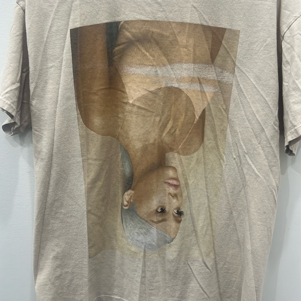Ariana Grande Sweetener music tour shirt. Size large .